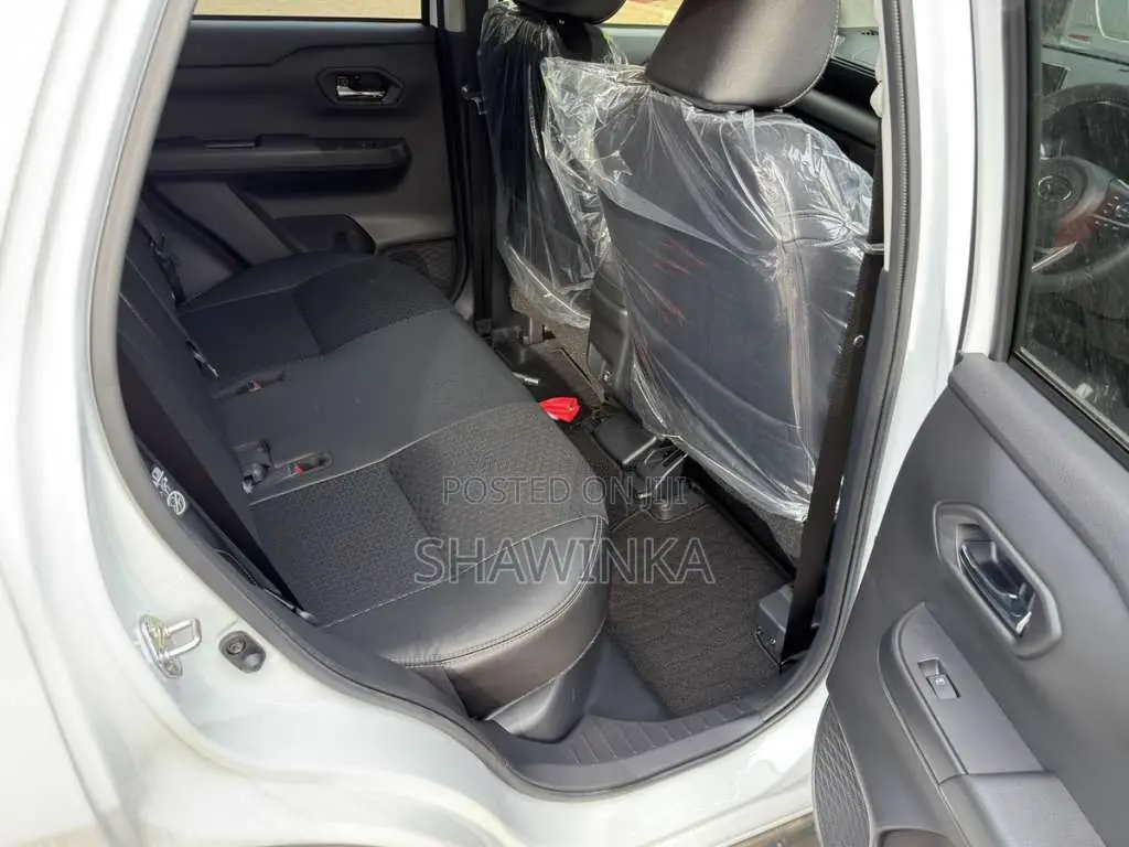 Daihatsu Rocky Premium G HEV 2025 SUV Unregistered (Recondition)