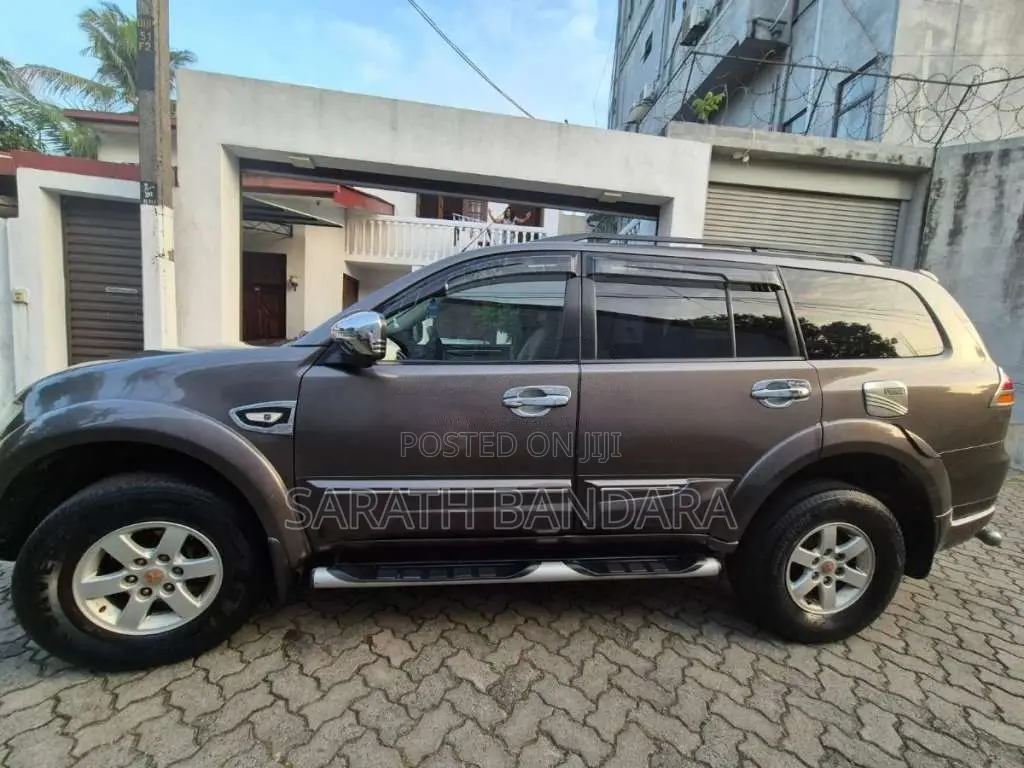 Mitsubishi Montero Sport 2011 SUV (Used)