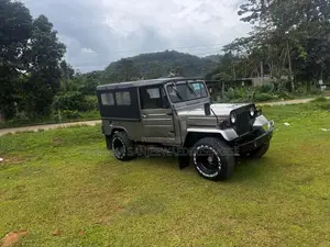 Mitsubishi 4DR5 1976 SUV (Used)