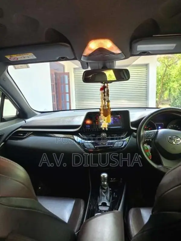 Toyota Chr 2018 SUV (Used)