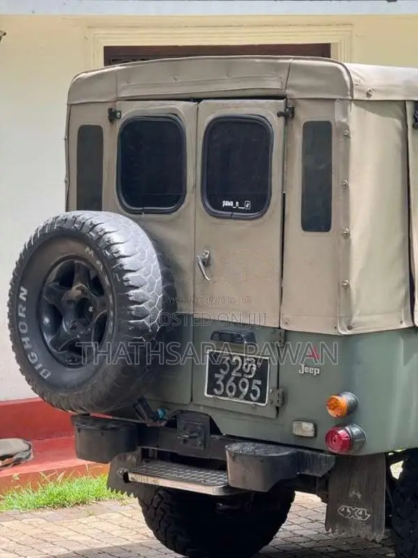 Mitsubishi 4DR5 1967 SUV (Used)