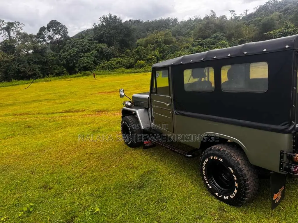 Mitsubishi 4DR5 1976 SUV (Used)