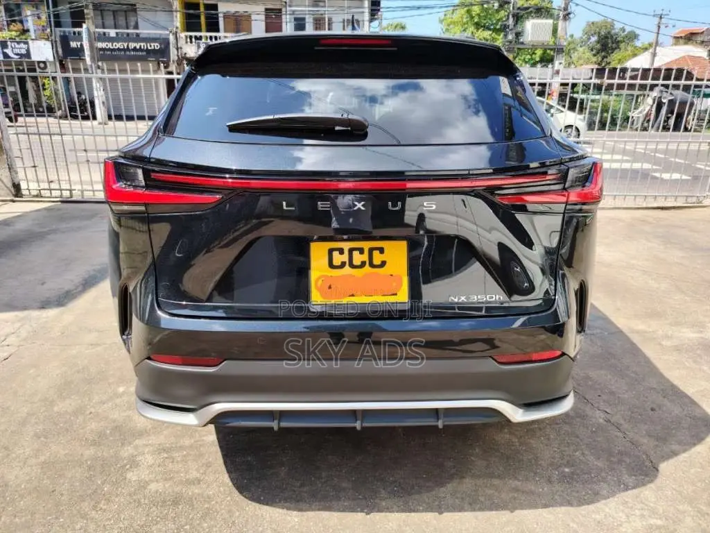 Toyota Lexus NH350h 2025 SUV (Used)
