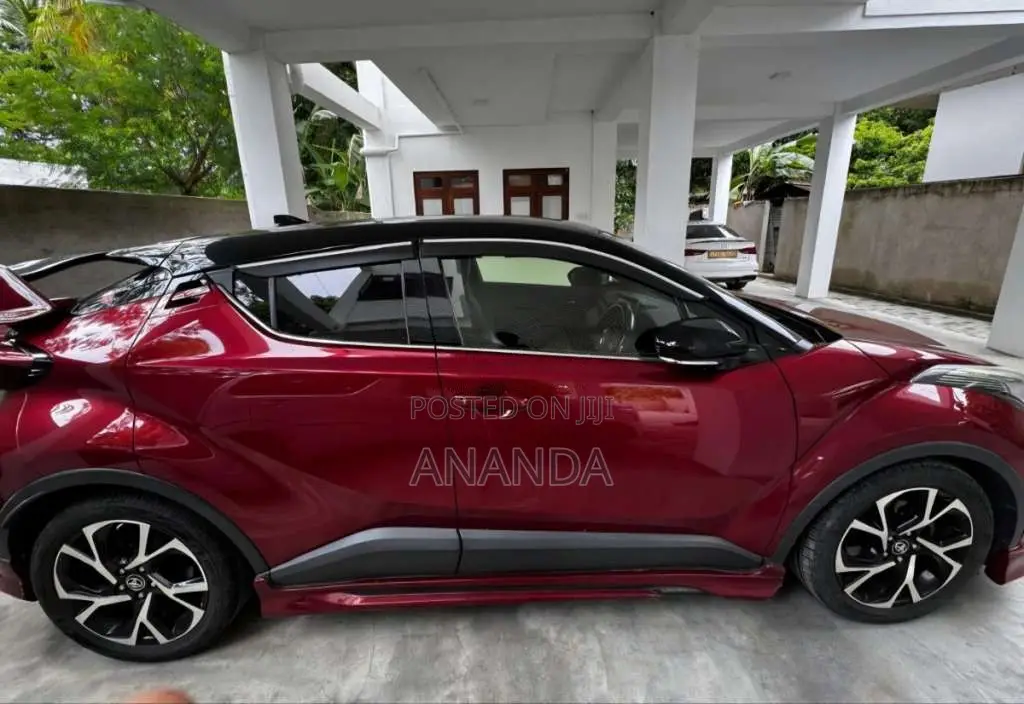 Toyota CHR 2018 SUV (Used)