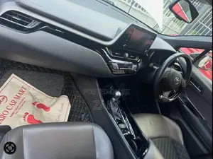 Toyota CHR NGX 10 2019 SUV (Used)