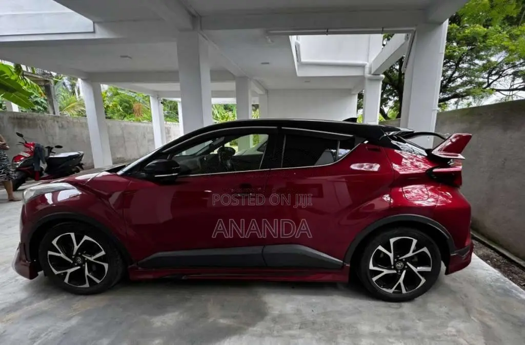 Toyota CHR 2018 SUV (Used)