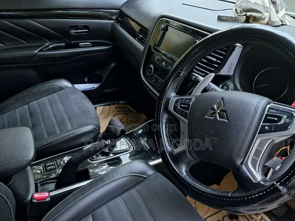 Mitsubishi Outlander PHEV 2015 SUV (Used)