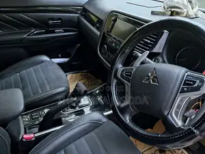 Mitsubishi Outlander PHEV 2015 SUV (Used)