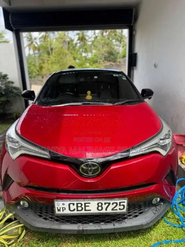 Toyota CHR 2018 SUV (Used)