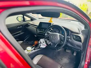 Toyota CHR 2018 SUV (Used)