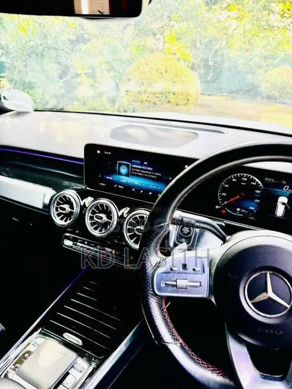 Mercedes-Benz GLB 200 AMG Line Premium Plus 2020 SUV (Used)