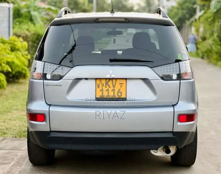 Mitsubishi OUTLANDER 2012 SUV (Used)