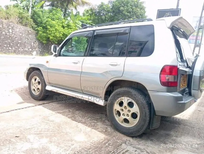 Mitsubishi Pajero Io 2004 SUV (Used)