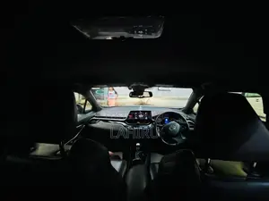 Toyota CHR NGX50 2018 SUV (Used)