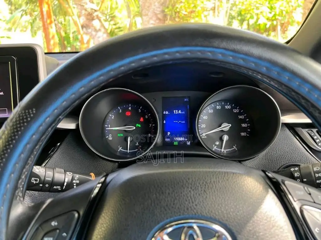 Toyota CHR 2018 SUV (Used)