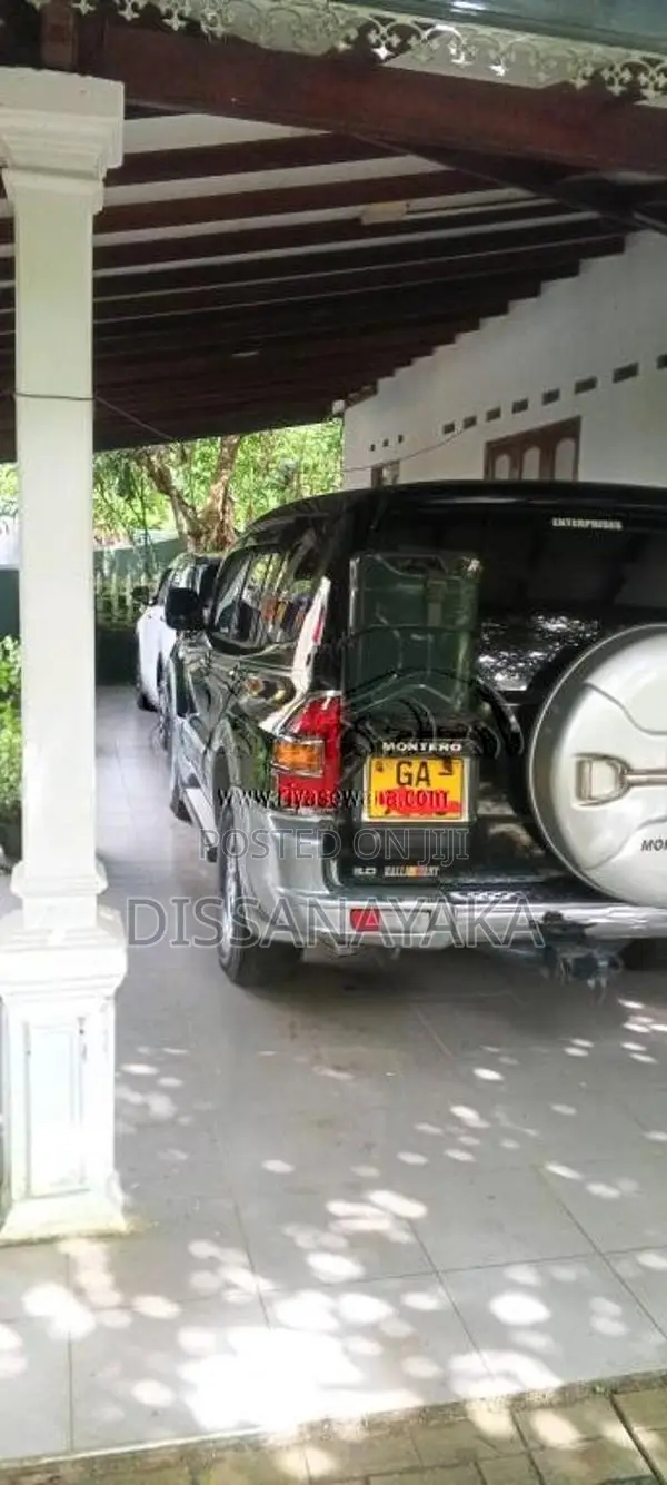 Mitsubishi Montero 2000 SUV (Used)
