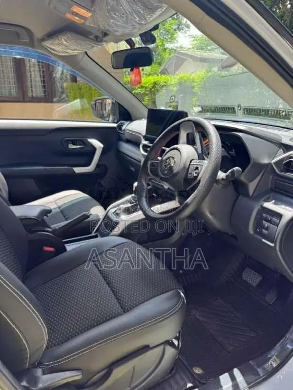 Toyota Raize 2025 SUV (Used)