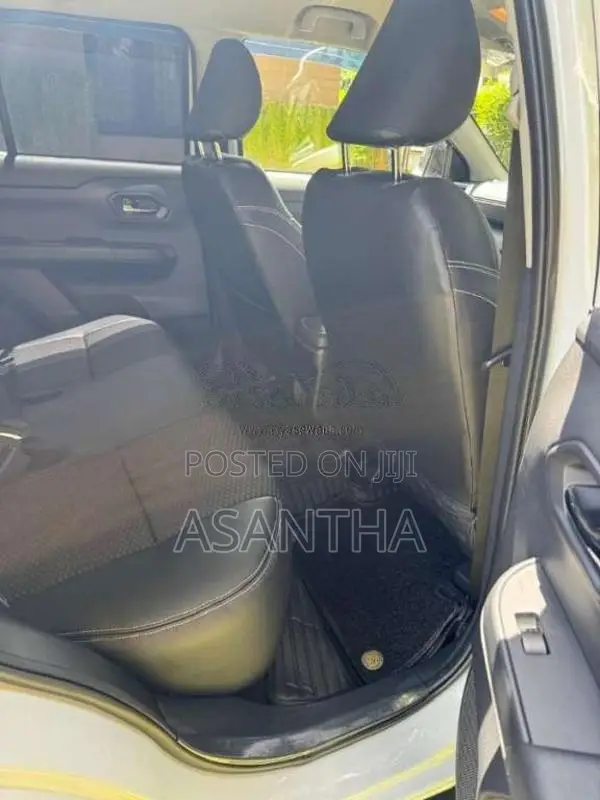 Toyota Raize 2025 SUV (Used)