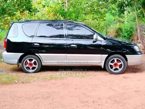 Kia Car Kia 2001 SUV (Used)