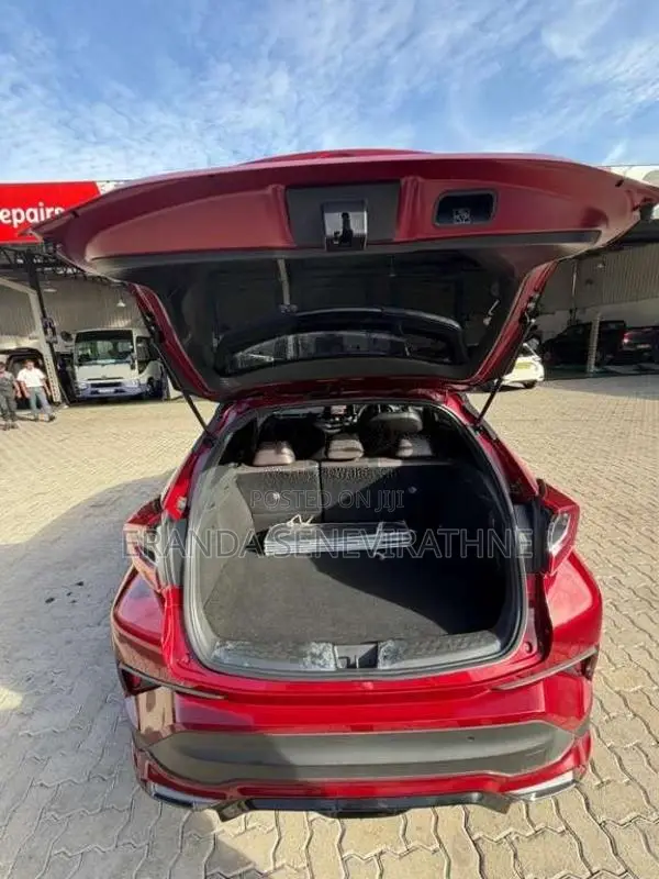 Toyota CHR 2018 SUV (Used)