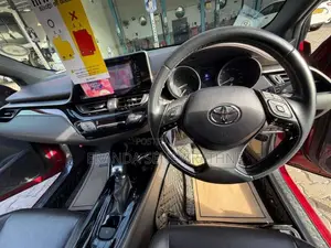 Toyota CHR 2018 SUV (Used)
