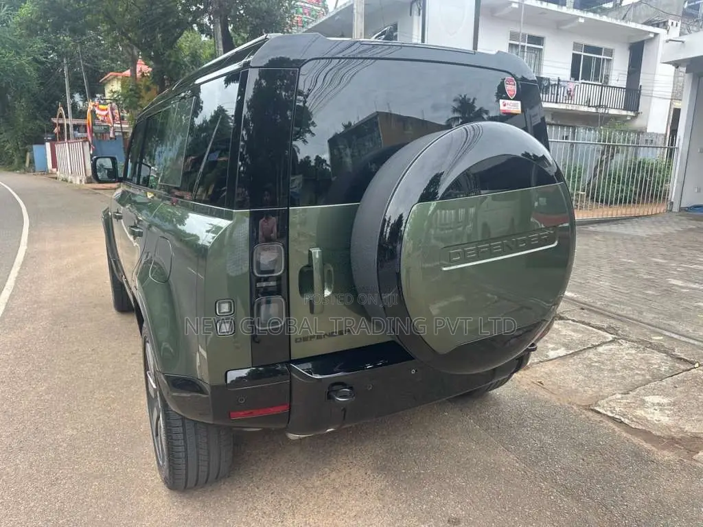 Land-Rover Defender P300e X Dynamic HSE 2026 SUV Unregistered (Recondi