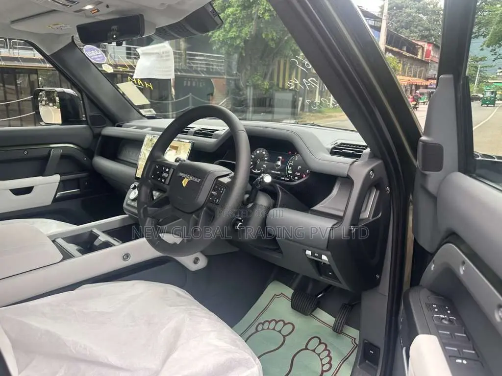 Land-Rover Defender P300e X Dynamic HSE 2026 SUV Unregistered (Recondi