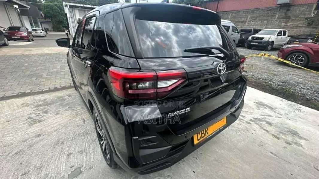 Toyota Raize 2025 SUV (Used)