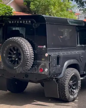Land-Rover Defender 110 2015 SUV (Used)