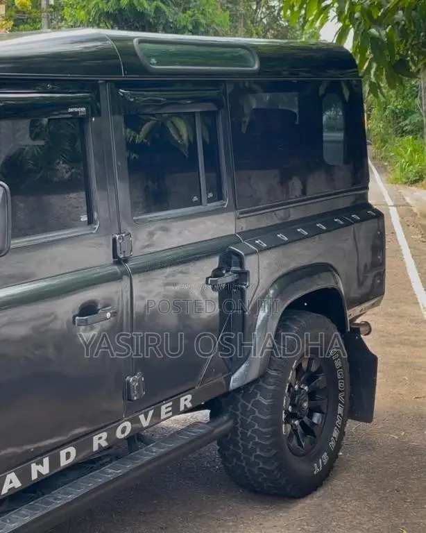 Land-Rover Defender 110 2015 SUV (Used)