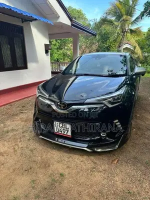 Toyota CHR 2018 SUV (Used)