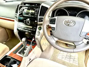 Toyota Land Cruiser 2012 SUV (Used)