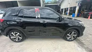 Toyota Raize 2025 SUV (Used)