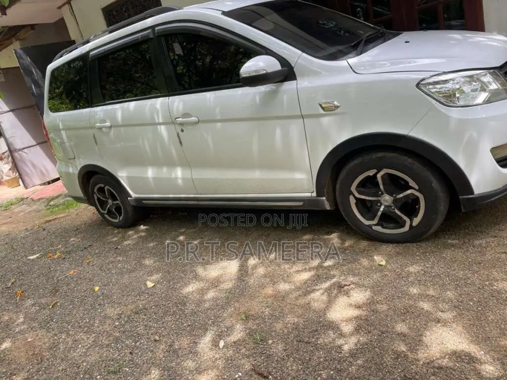 DFSK Glory 330 2016 SUV (Used)