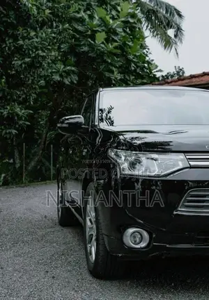 Mitsubishi OUTLANDER 2014 SUV (Used)