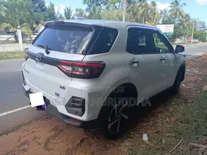 Toyota Raize 2025 SUV (Used)