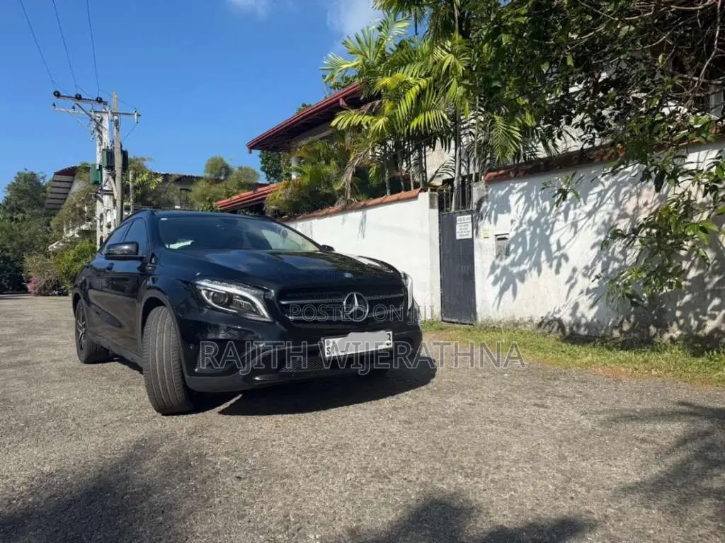 Mercedes-Benz GLA200 2015 SUV (Used)