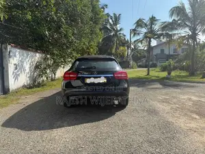 Mercedes-Benz GLA200 2015 SUV (Used)