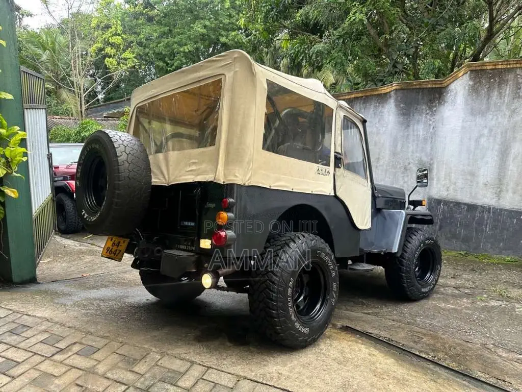 Mitsubishi J24 Safari 1986 SUV (Used)