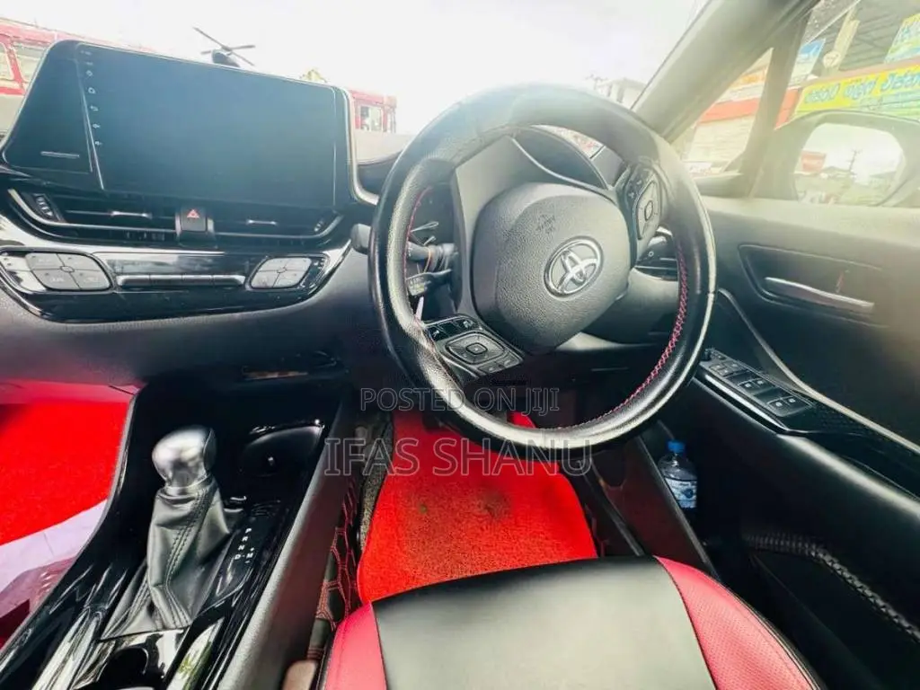 Toyota Chr 2018 SUV (Used)
