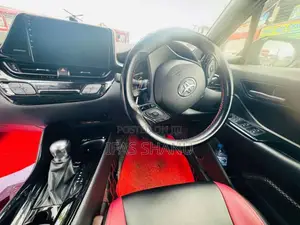 Toyota Chr 2018 SUV (Used)
