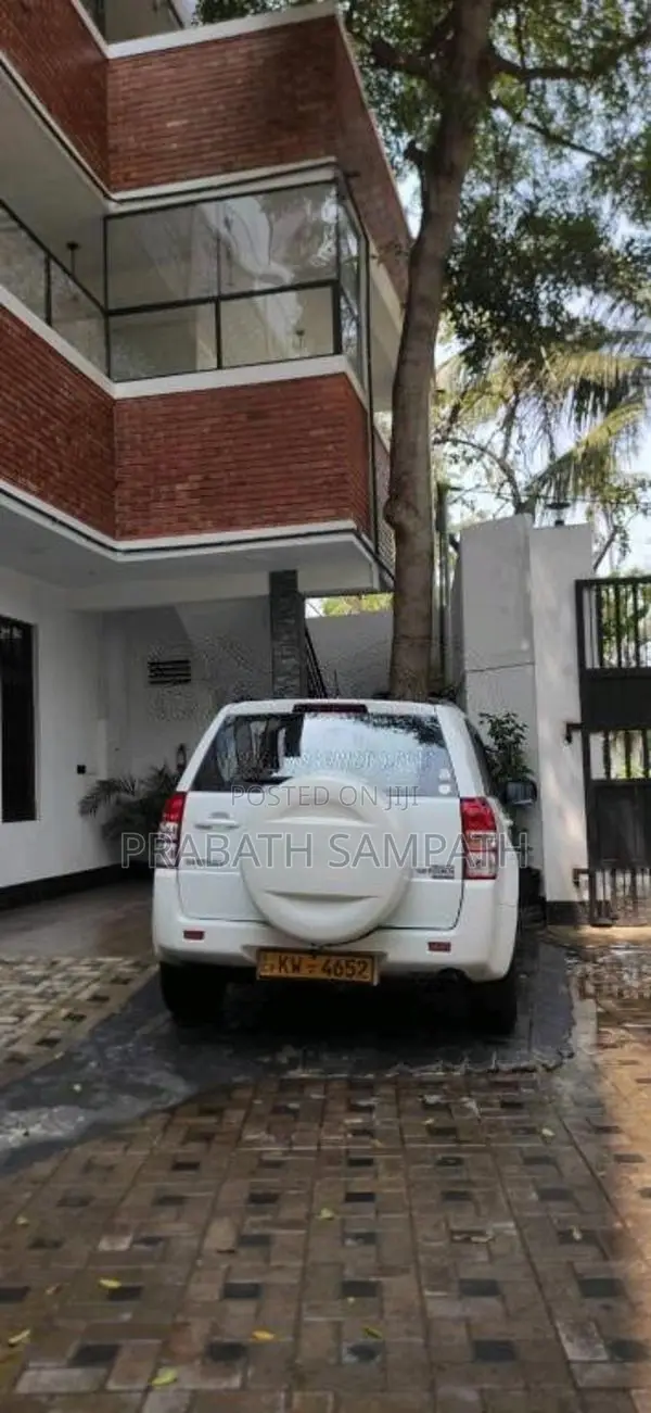 Suzuki Grand Vitara 2013 SUV (Used)