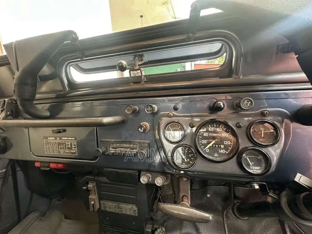 Mitsubishi J24 Safari 1986 SUV (Used)