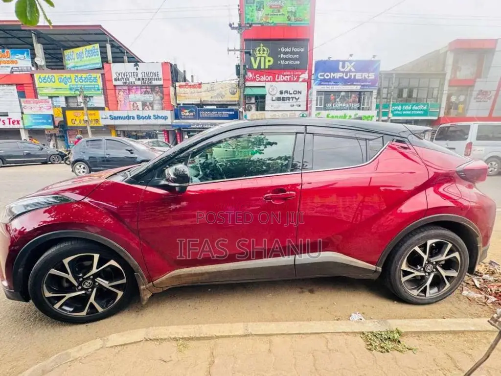 Toyota Chr 2018 SUV (Used)