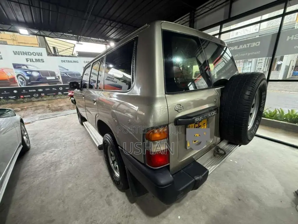 Nissan Patrol 2001 SUV (Used)