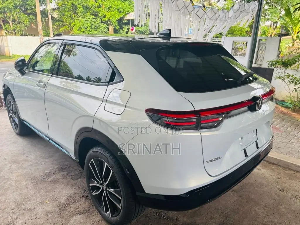 Honda Vezel Z Play 10 Speker Moonroof 2026 SUV Unregistered (Reconditi