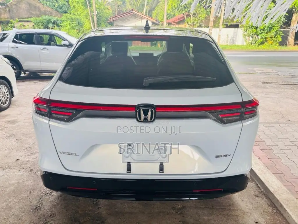 Honda Vezel Z Play 10 Speker Moonroof 2026 SUV Unregistered (Reconditi