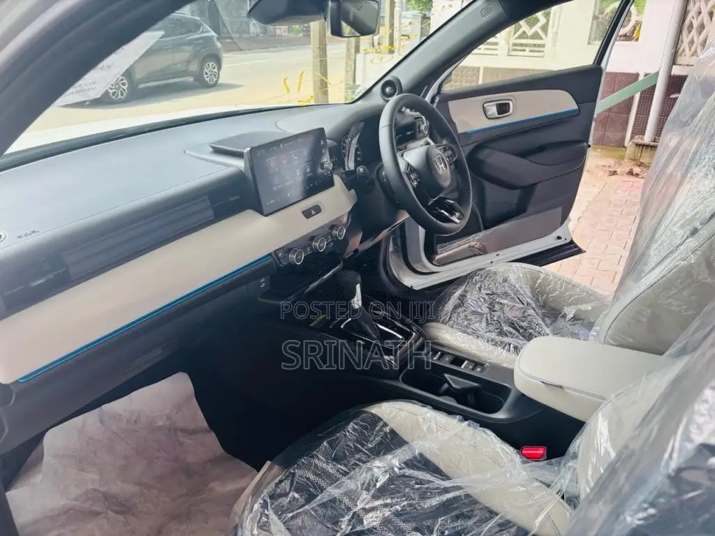 Honda Vezel Z Play 10 Speker Moonroof 2026 SUV Unregistered (Reconditi