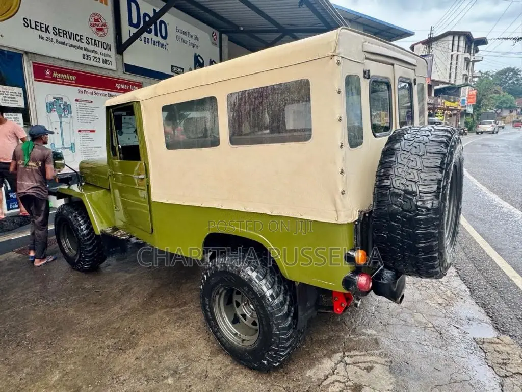 Mitsubishi 4DR5 1980 SUV (Used)
