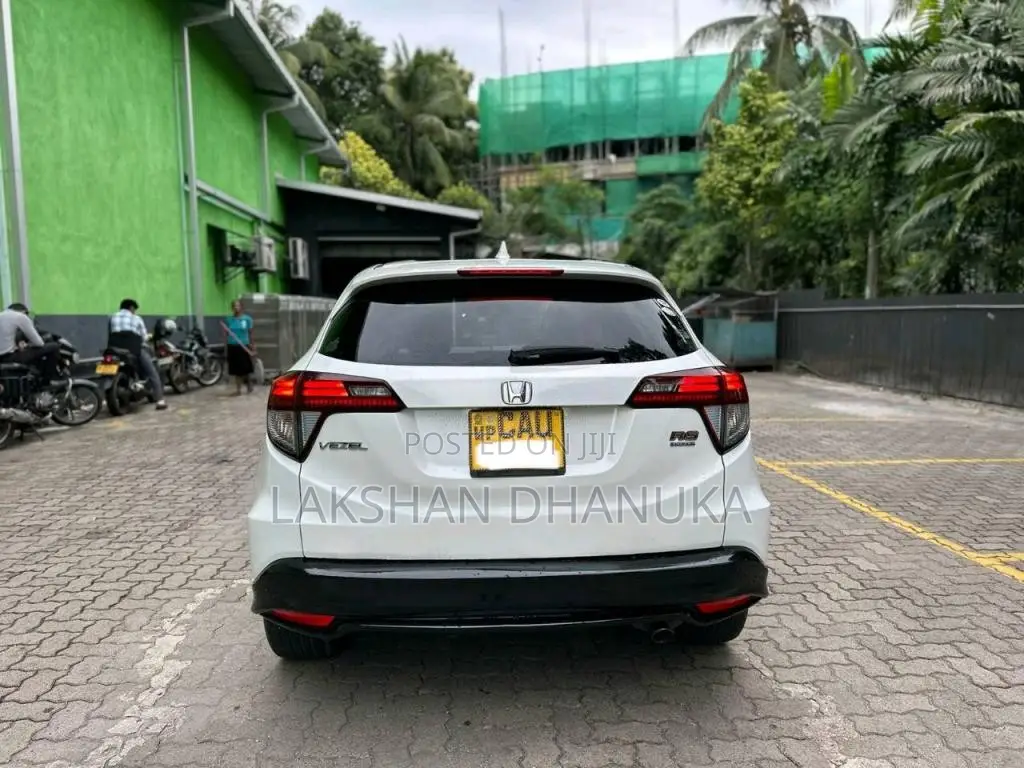 Honda Vezel Rs 2017 SUV (Used)